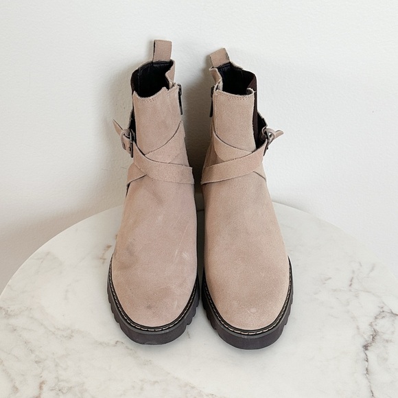 NEW Donald Pliner Suede Captain Bootie Mushroom Size 9.5 - Picture 3 of 7